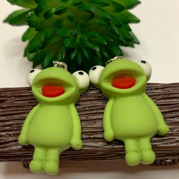 Frog Earring, Kermit Earring, Frog Jewelry, Gift Idea, Silly Earring, Amphibian - Picture 4 of 5
